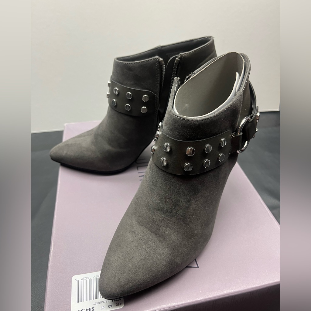 Jennifer Lopez Heels  Size 65  Brand New In Box